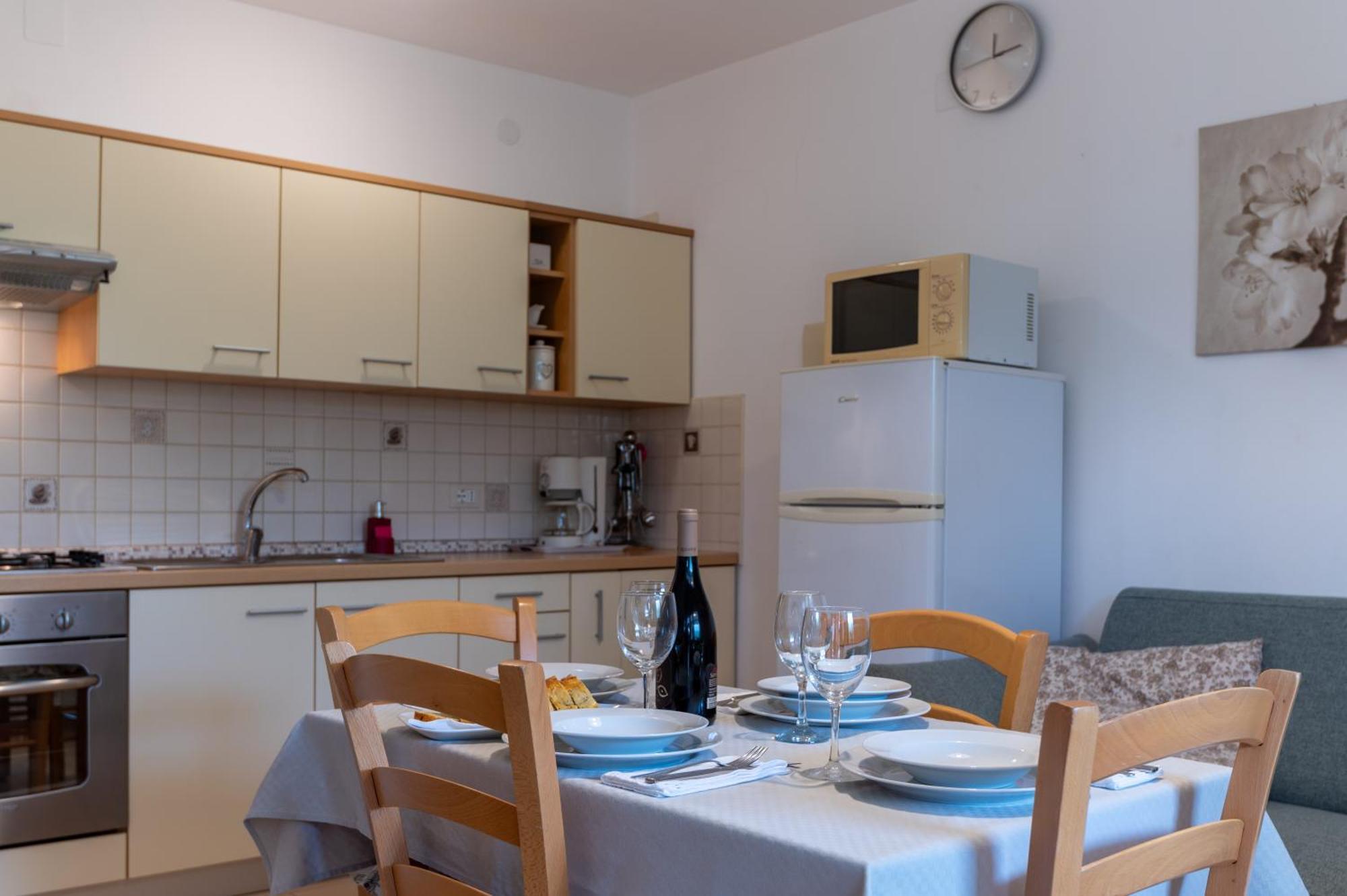 Apartments Mirella Новиград Екстериор снимка