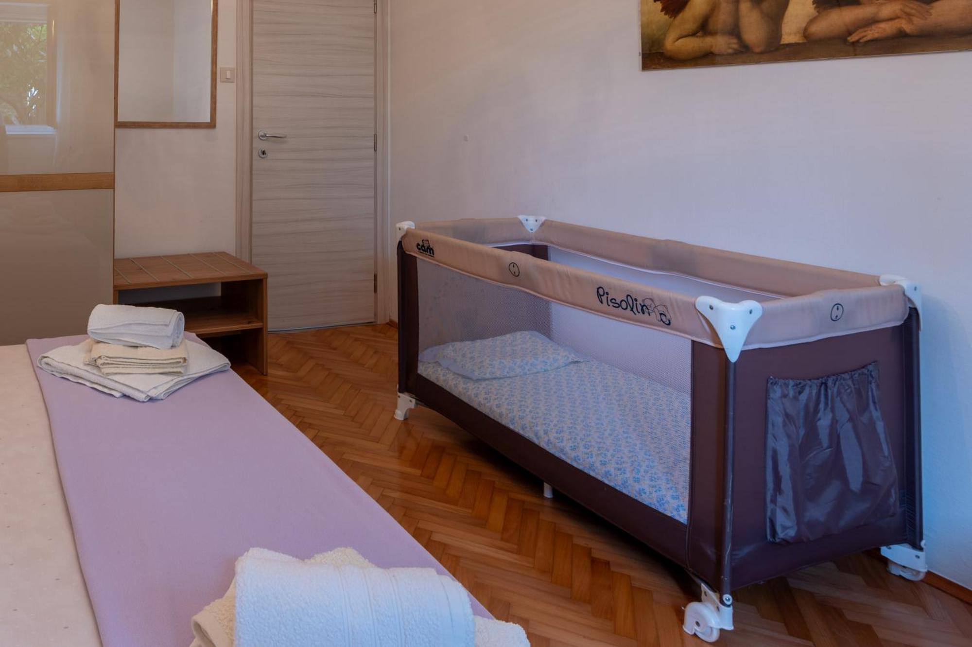 Apartments Mirella Новиград Екстериор снимка