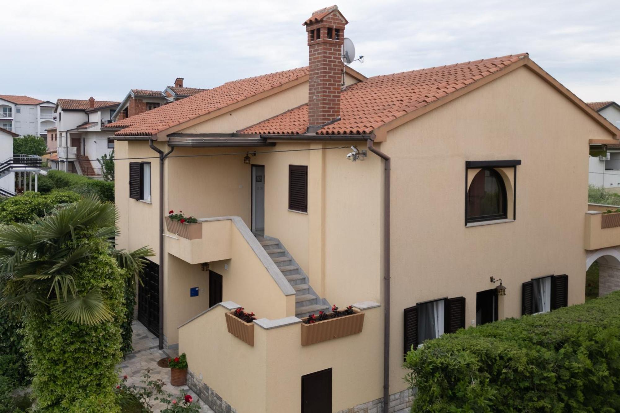 Apartments Mirella Новиград Екстериор снимка