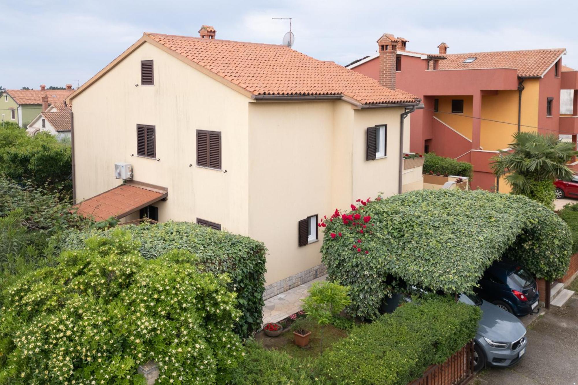 Apartments Mirella Новиград Екстериор снимка