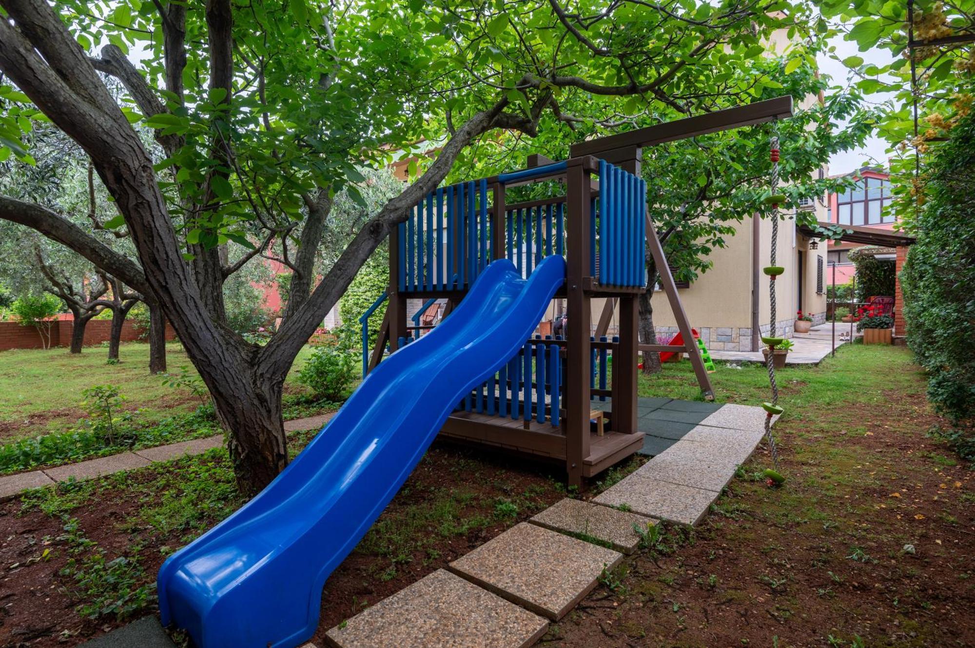 Apartments Mirella Новиград Екстериор снимка